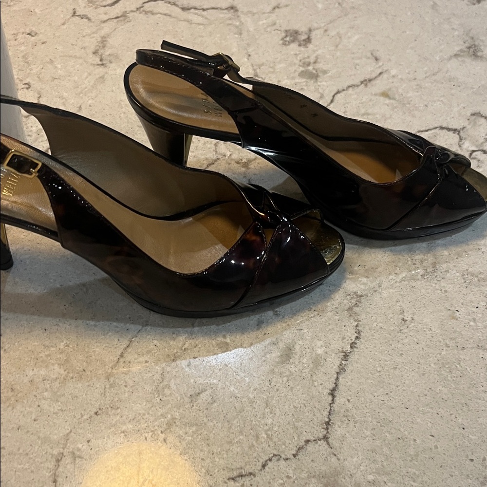 Stuart Weitzman Tortoise Shall and Gold Patent Slingback Heels Size 8 - Picture 7 of 9